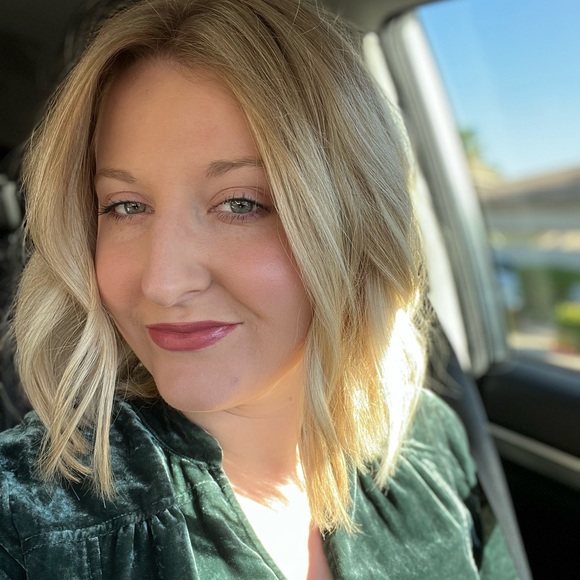 Meet your Posher, Evelyn - Picture 1 of 1